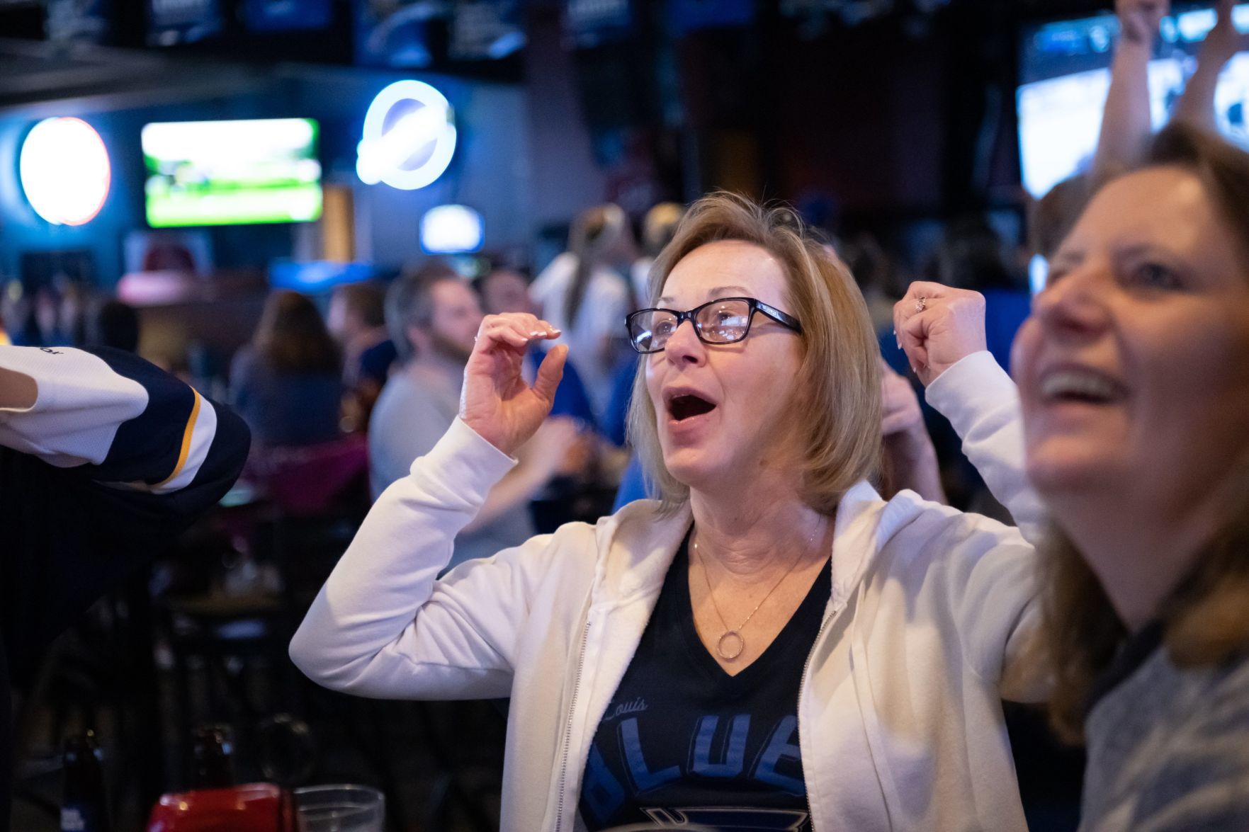 Blues fans watch Game 5 of Western Conference Finals at Syberg's on Dorsett